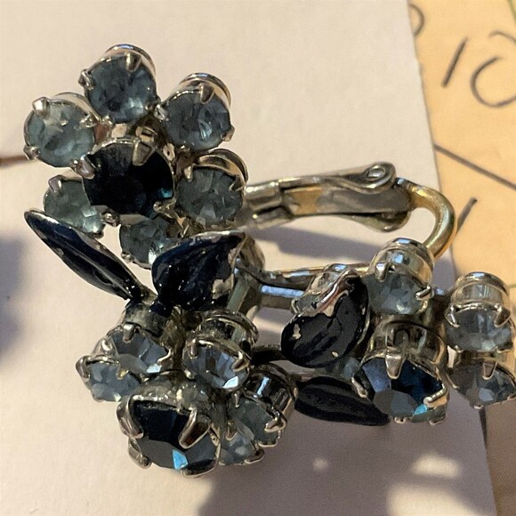 Vintage Estate Rhinestone & Enameled Wreath Brooch and Clip Earring Set - Picture 3 of 7